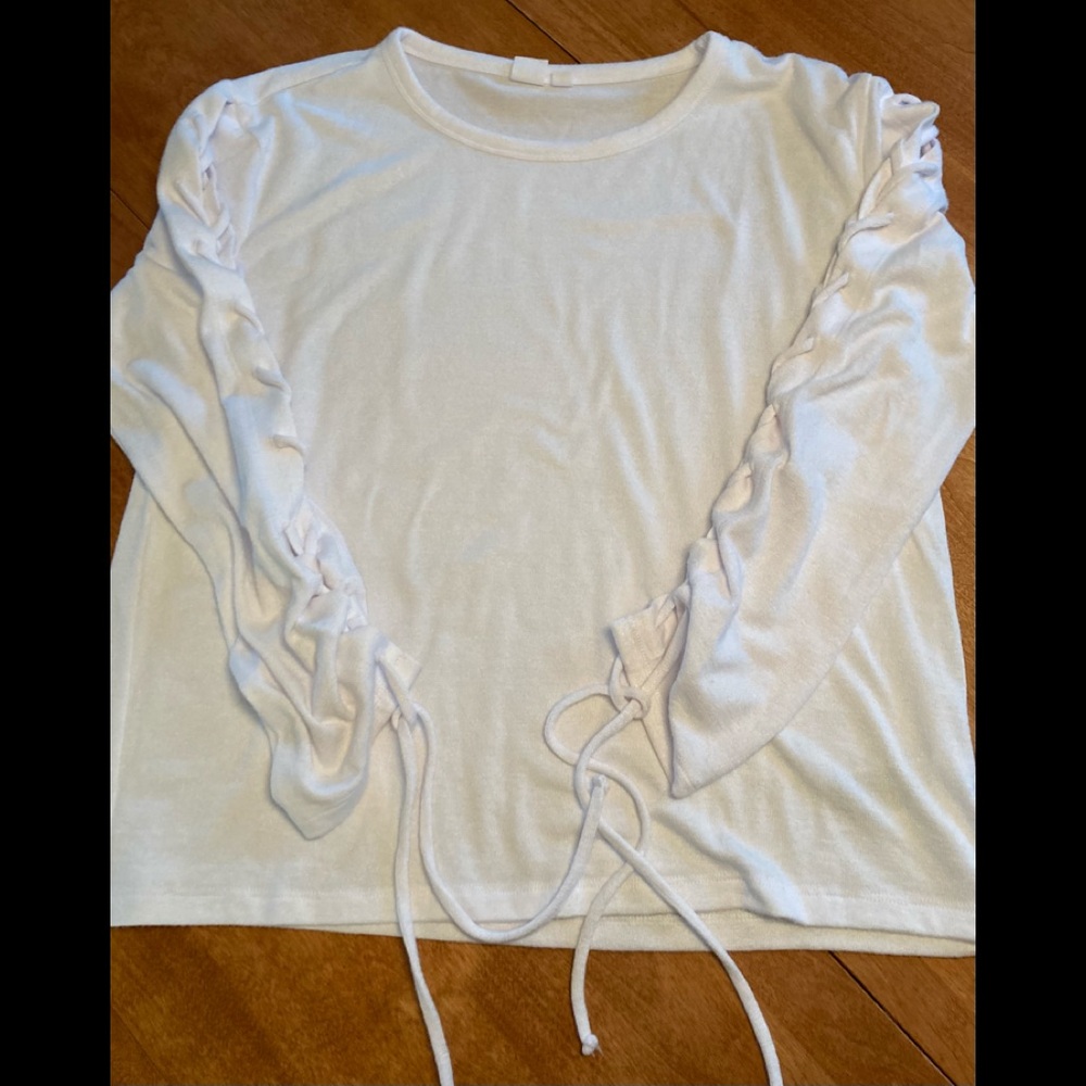 EUC GAP lace-up sleeve l/s t-shirt. Cute and comfy white top.